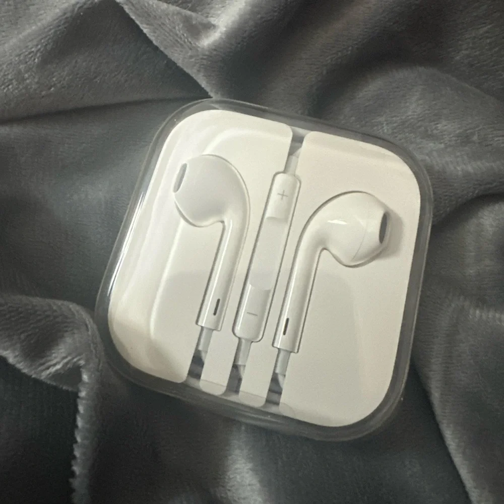 White Apple Earpod Headphones with In-line Remote
